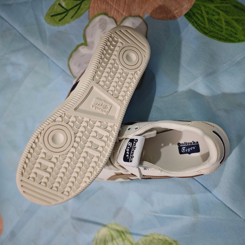 Onitsuka Tiger Cream Casual Sneakers - Picture 4 of 5
